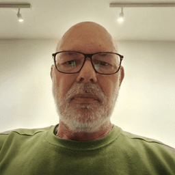 Oluf er uddannet cand. scient i biologi og idræt. Han har i mange år undervist på sygeplejerskeuddannelsen og andre sundhedsuddannelser. Han er særligt interesseret i læring og i sammenhængen mellem naturvidenskabelige fag og praktisk sygepleje.